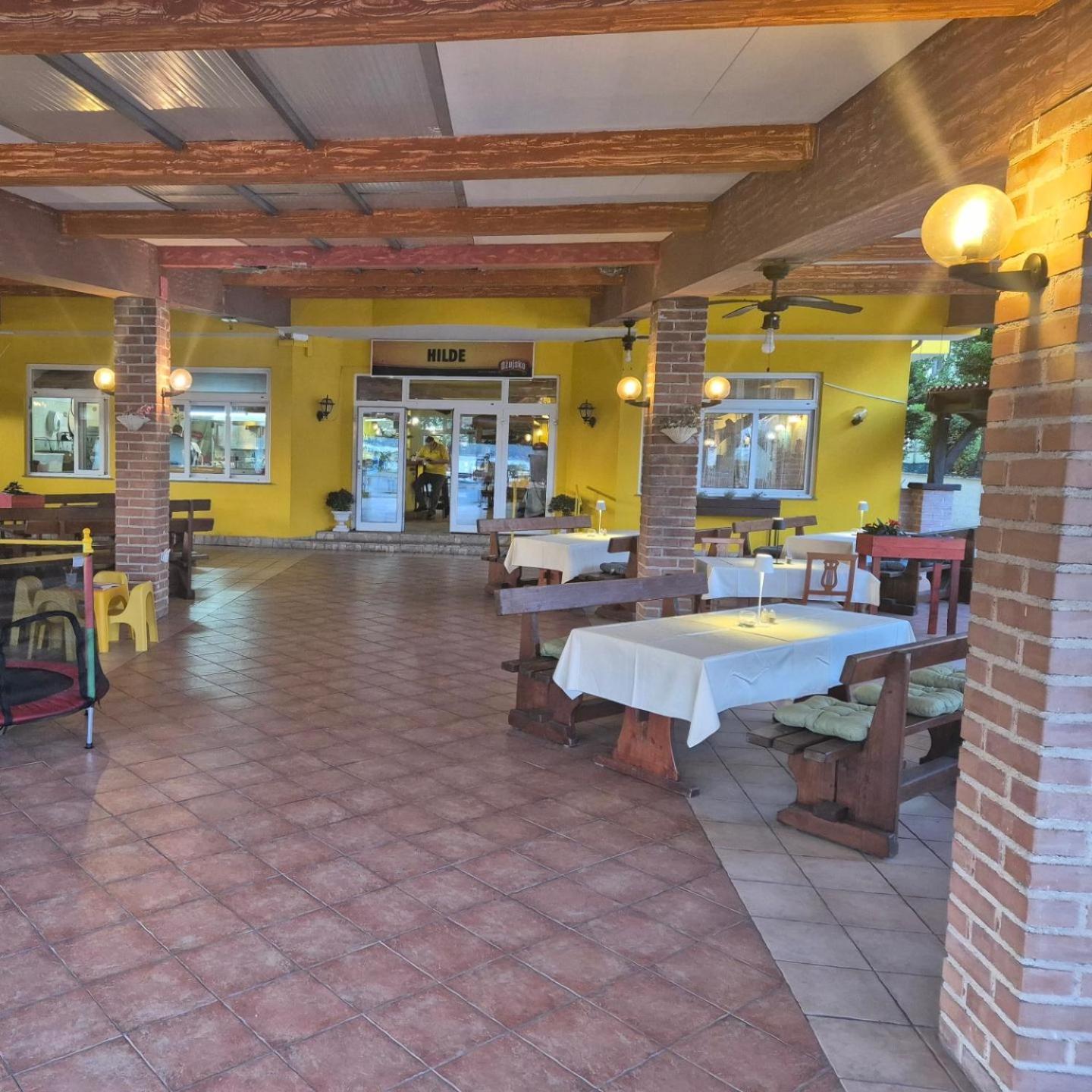 Biergarten Медулин Экстерьер фото