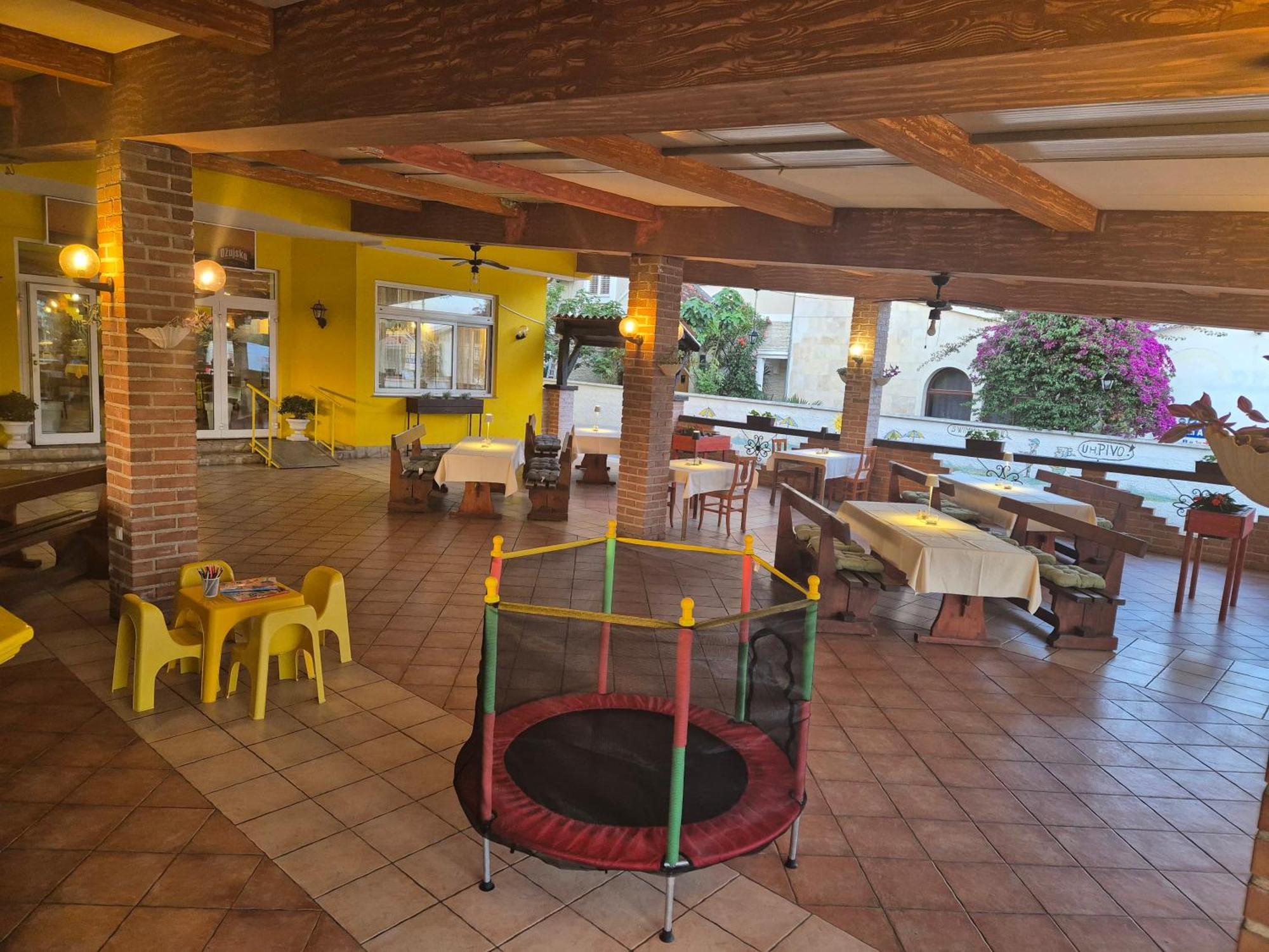 Biergarten Медулин Экстерьер фото