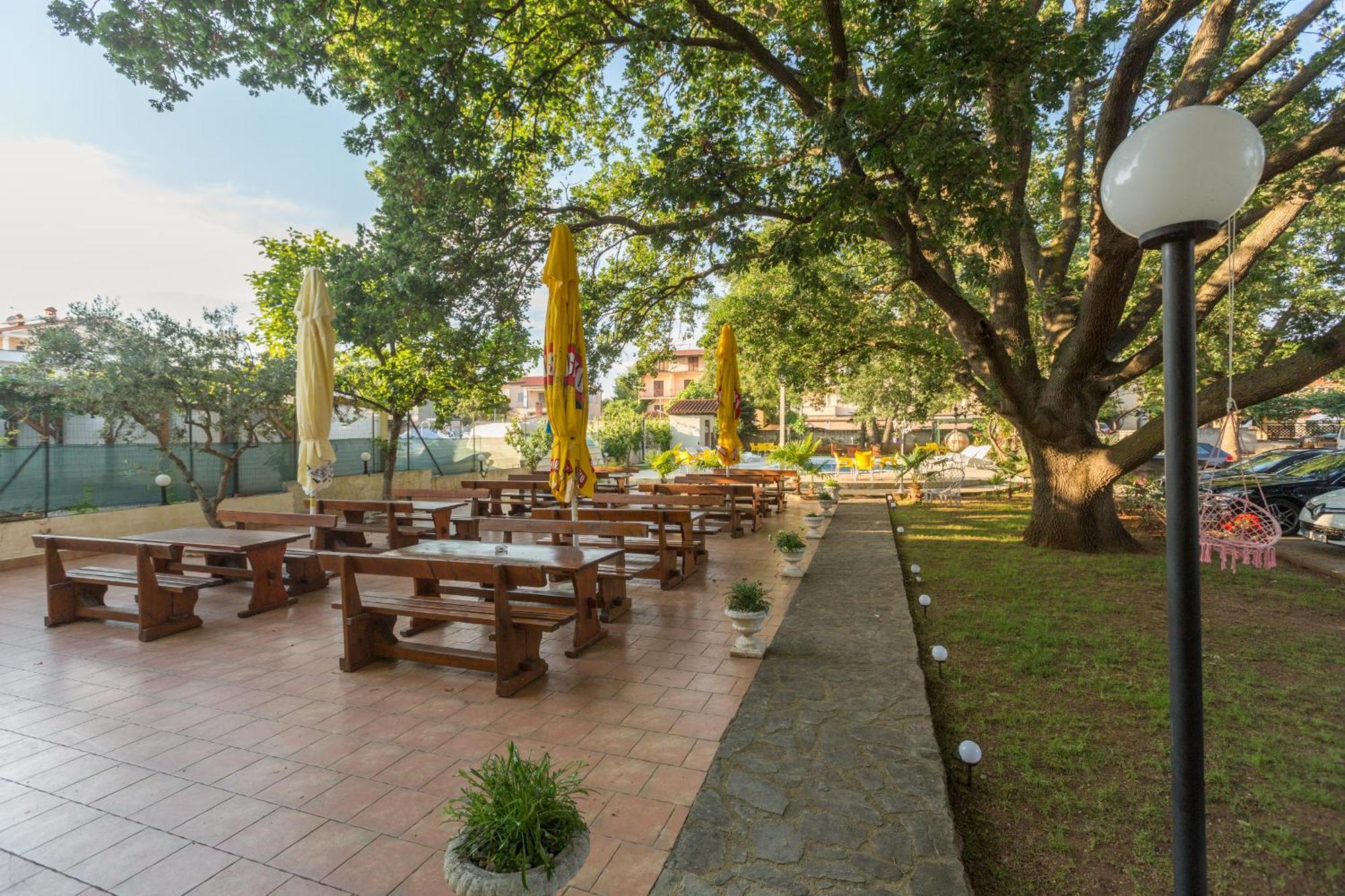 Biergarten Медулин Экстерьер фото