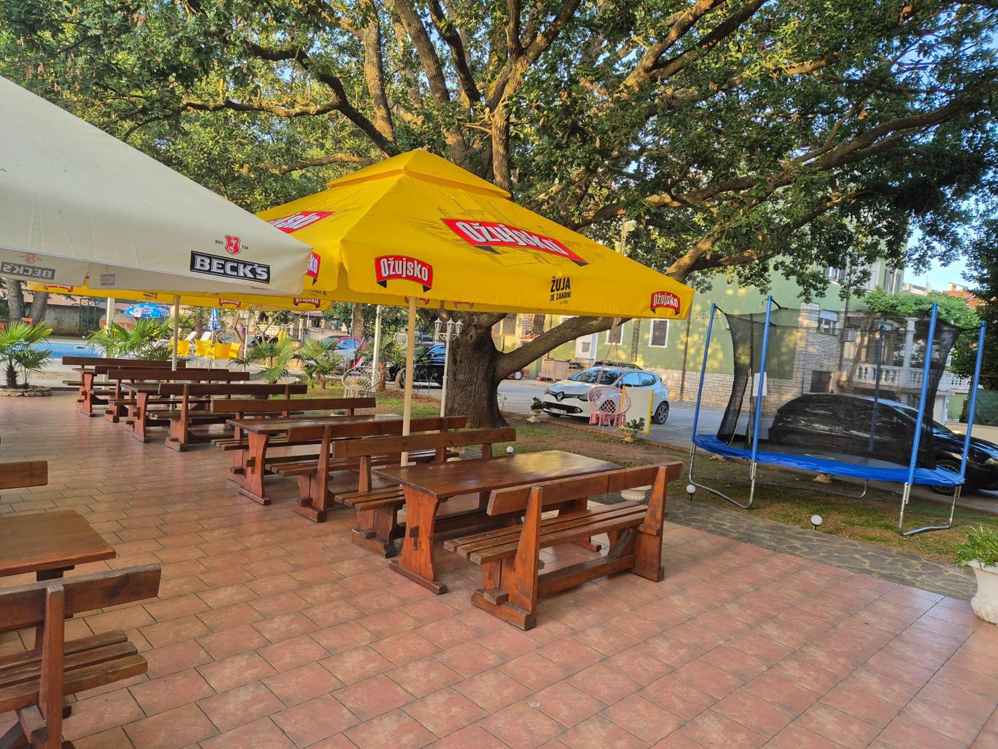 Biergarten Медулин Экстерьер фото