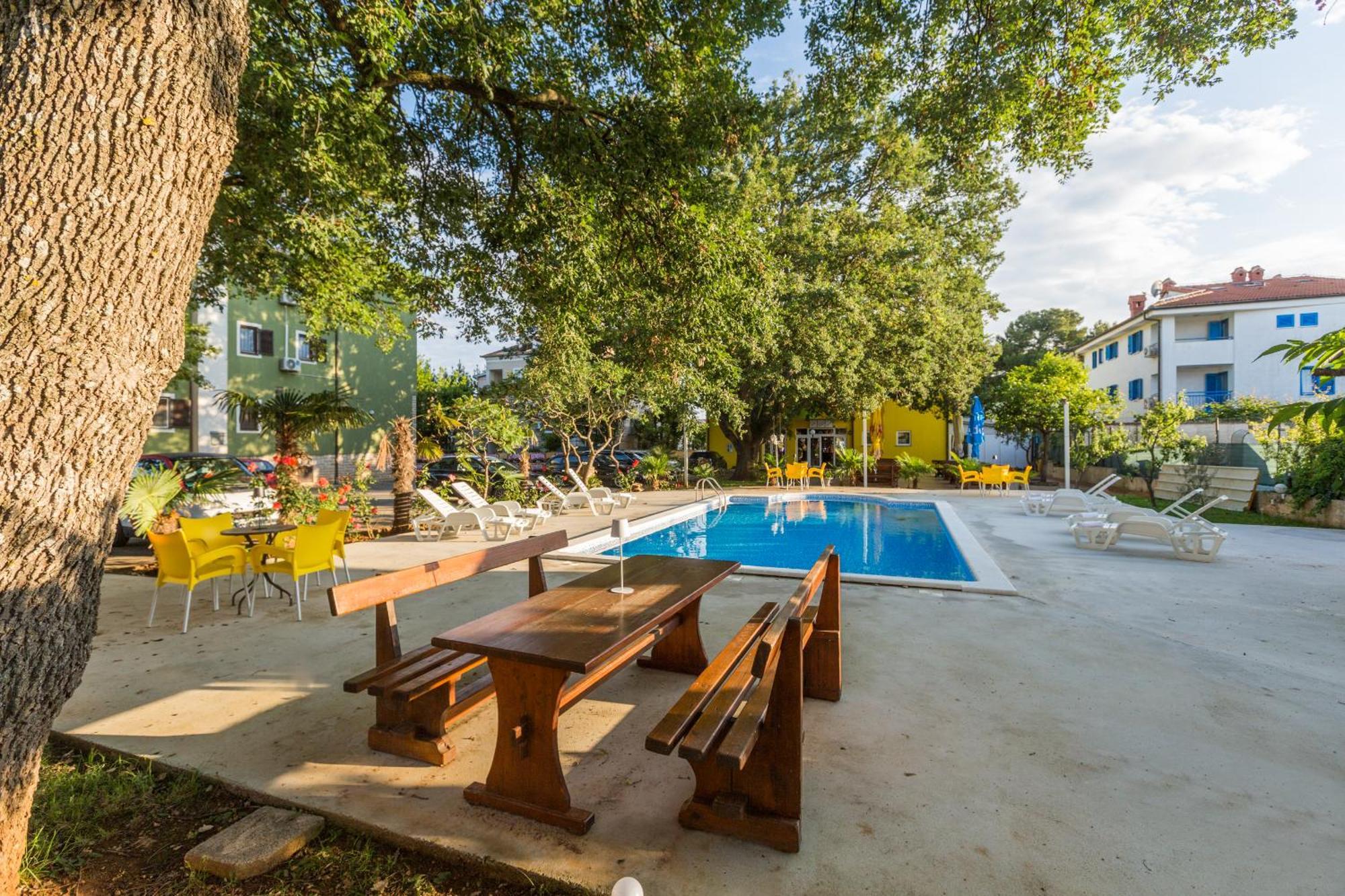 Biergarten Медулин Экстерьер фото